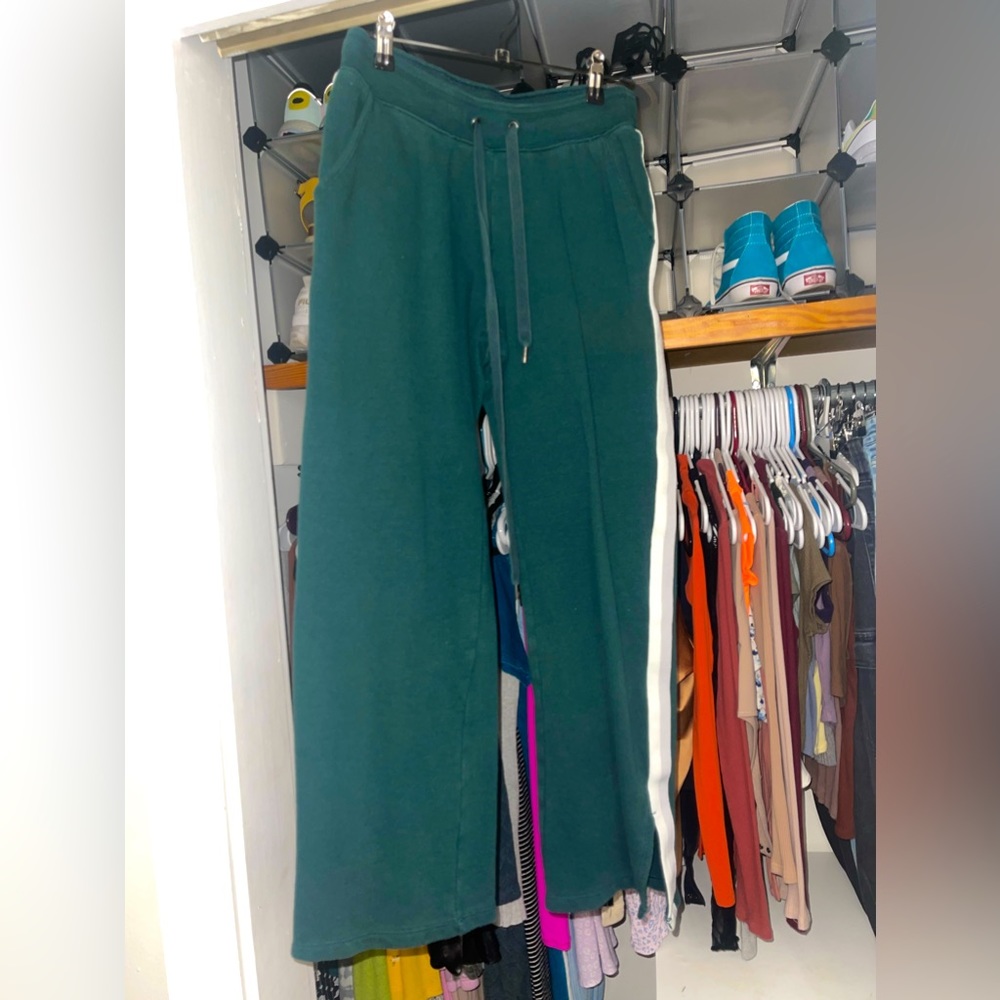 Small Aerie green wide leg sweats!